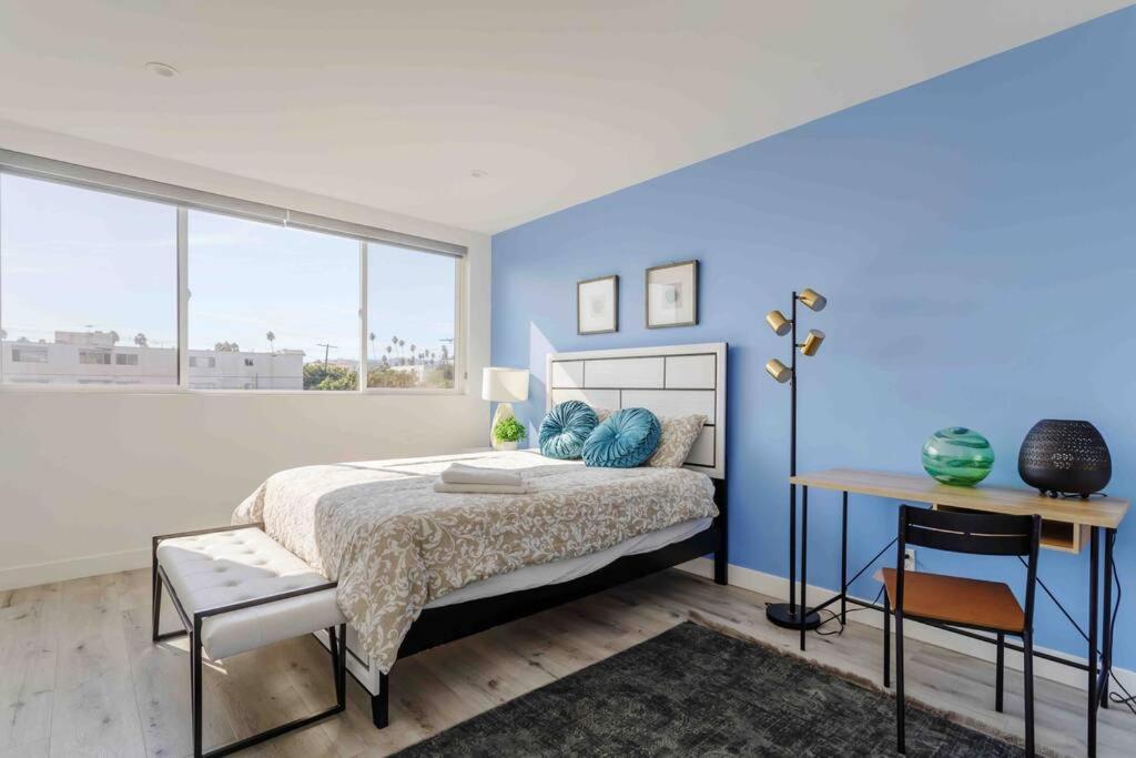 Stunning Hollywood Townhouse With Sunny Views Villa Los Angeles Bagian luar foto