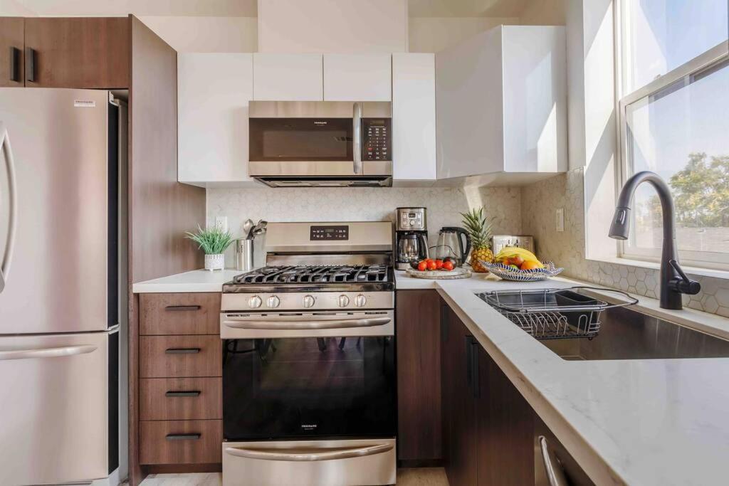 Stunning Hollywood Townhouse With Sunny Views Villa Los Angeles Bagian luar foto