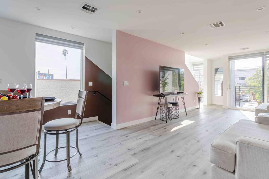 Stunning Hollywood Townhouse With Sunny Views Villa Los Angeles Bagian luar foto